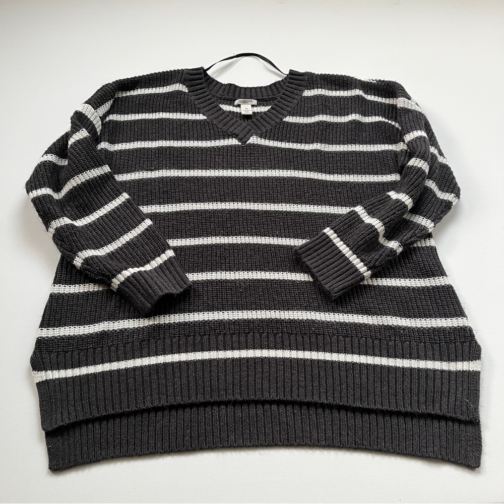 2XL Westbound gray and white striped sweater